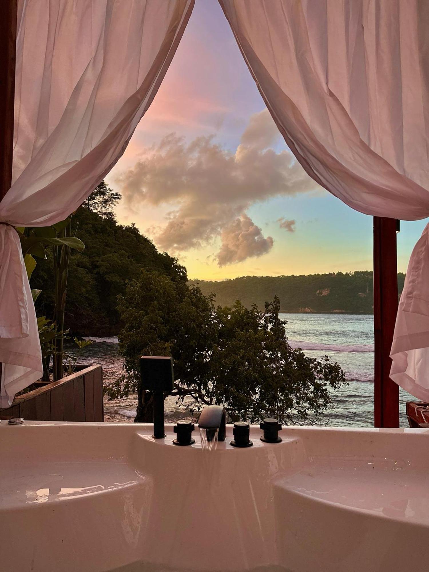 Beachfront Luxury Dome Villas - Gamat Bay Resort Đảo Đảo Nusa Penida Ngoại thất bức ảnh