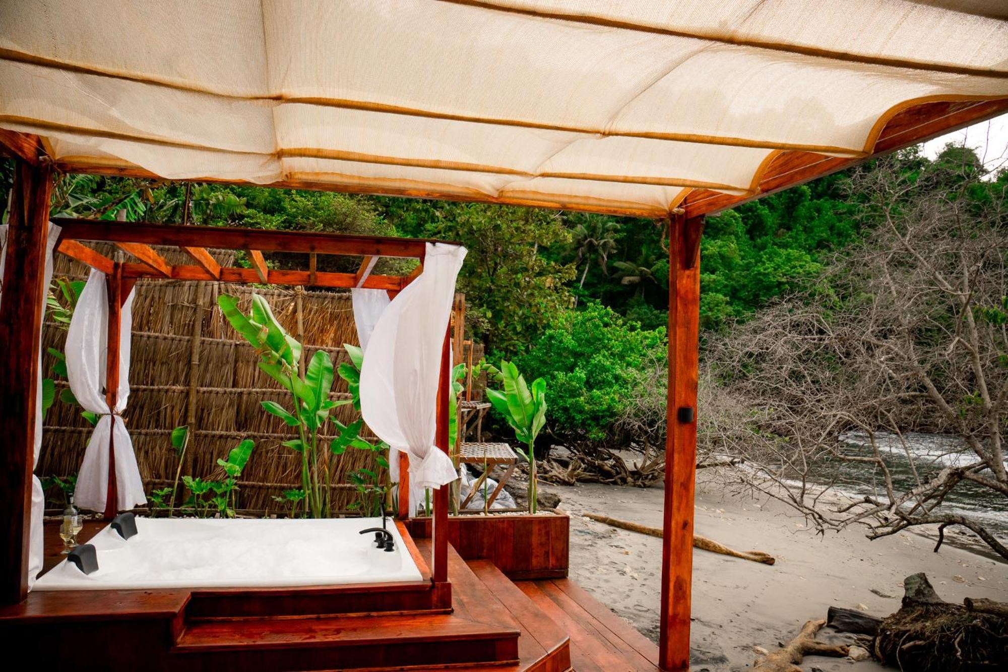 Beachfront Luxury Dome Villas - Gamat Bay Resort Đảo Đảo Nusa Penida Ngoại thất bức ảnh