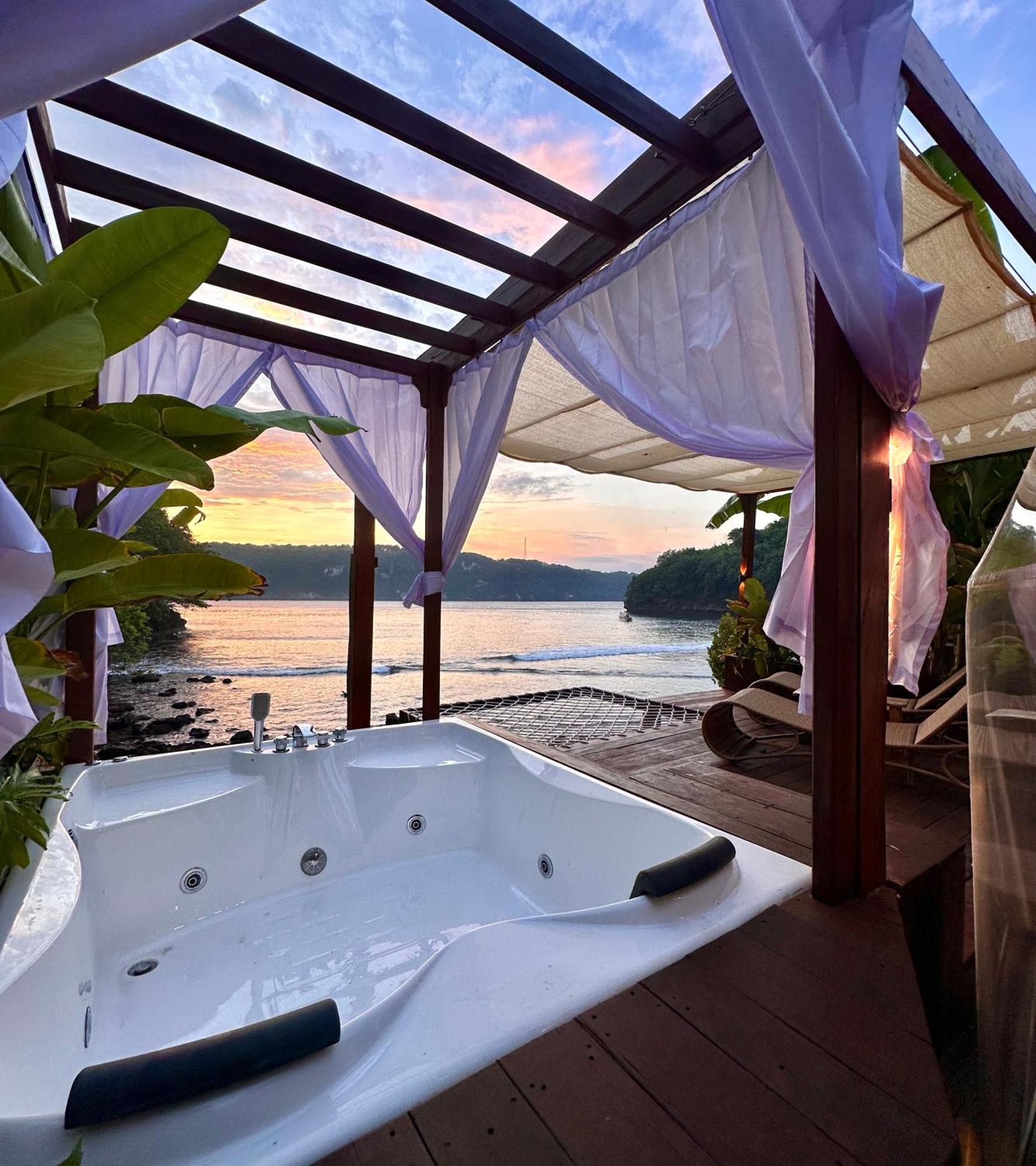 Beachfront Luxury Dome Villas - Gamat Bay Resort Đảo Đảo Nusa Penida Ngoại thất bức ảnh